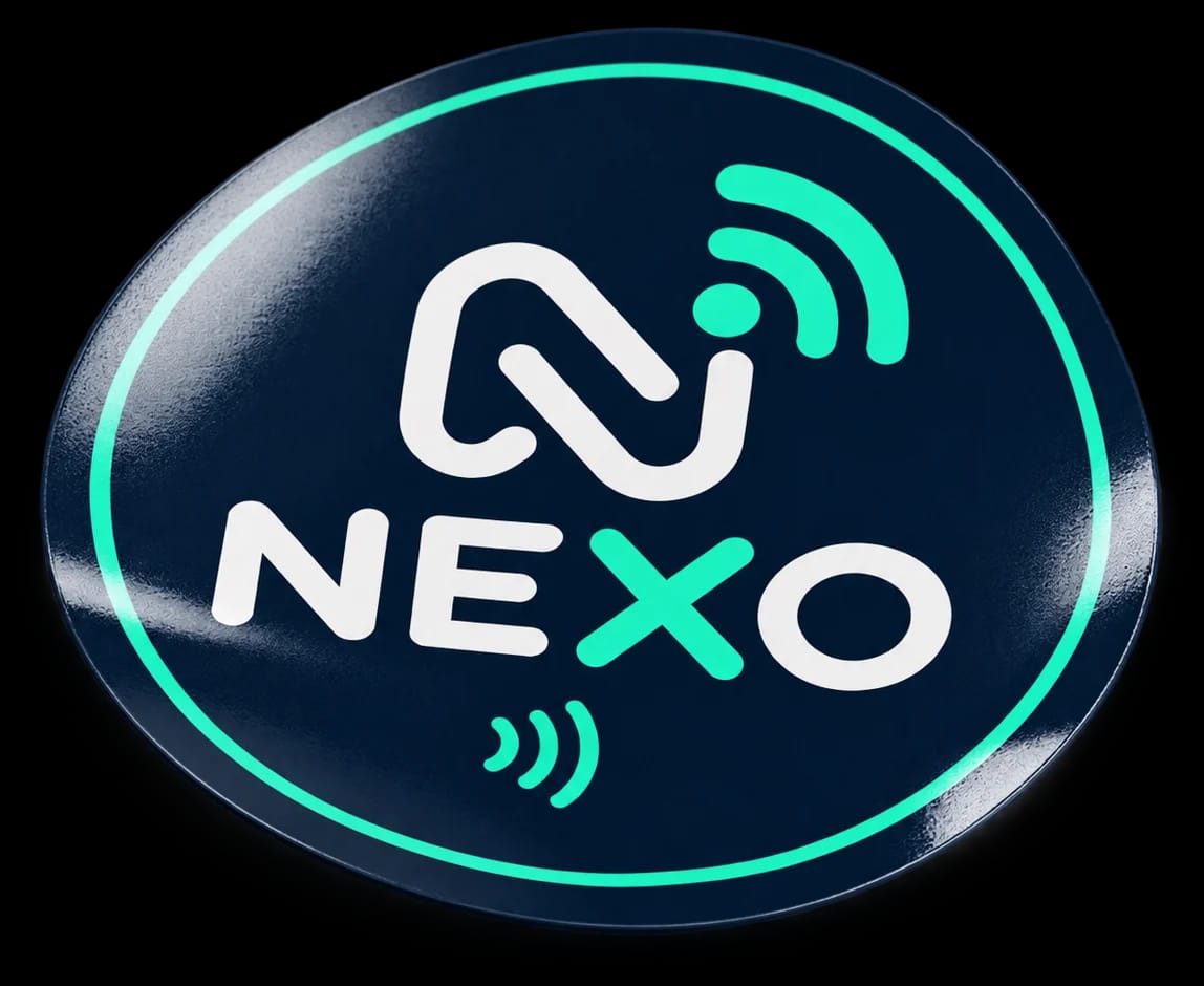 Sticker NFC circular personalizado NEXO con acabado brillante